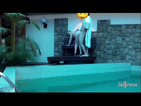 ❤️ Bòs envite sèvant nan pisin lan, men li pa t 'kapab reziste yon cho Videyo fuck  nan pònografi ht.sexycamse.top ❤